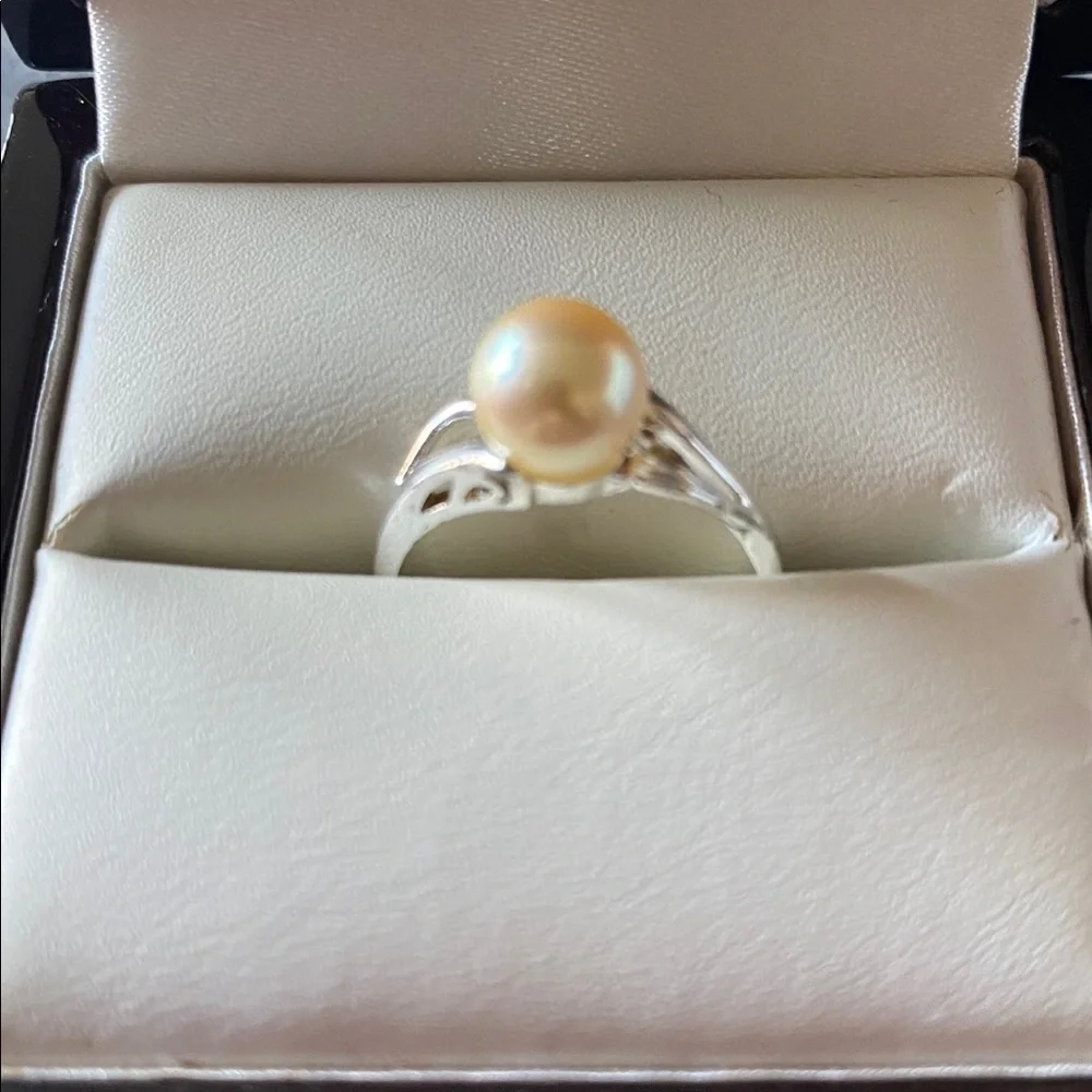 STERLING SILVER & PEARL RING-SIZE 6…